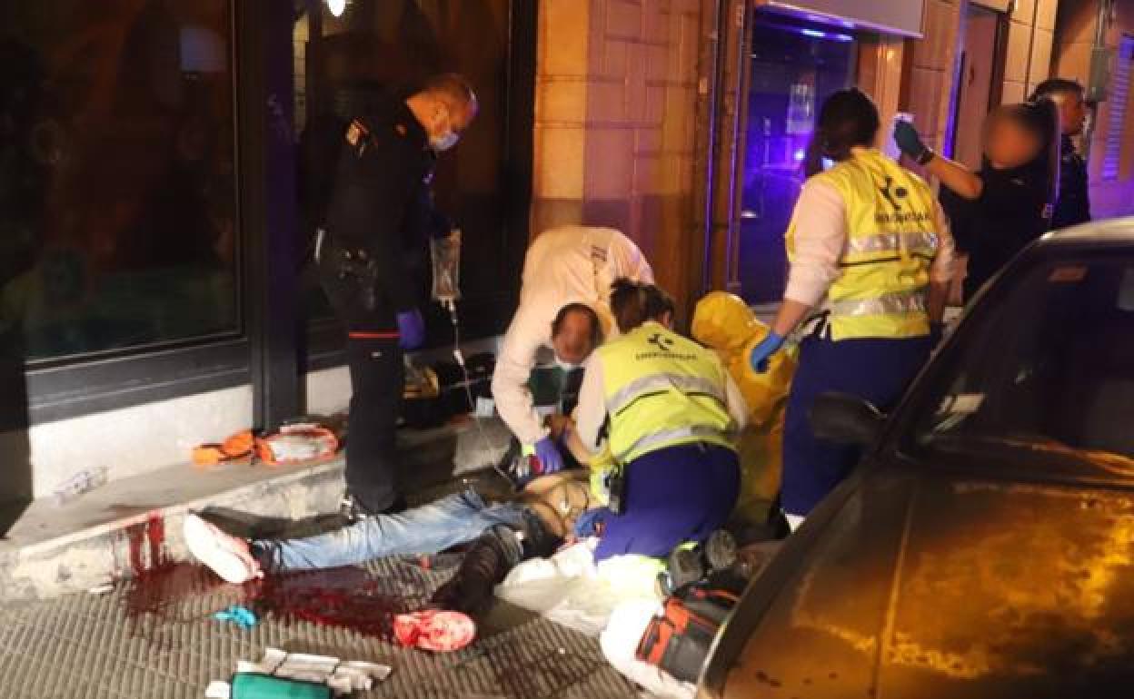 Muere el joven de 24 años apuñalado anoche en plena calle en Bilbao